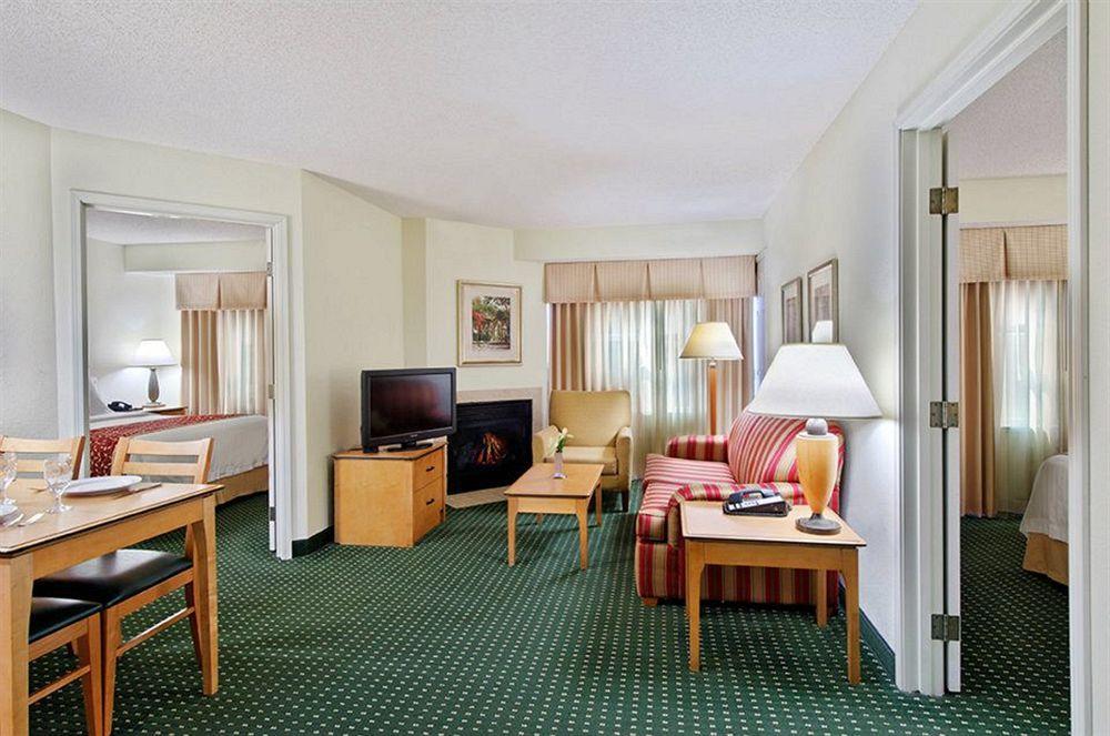 Residence Inn By Marriott Detroit / Novi Room photo